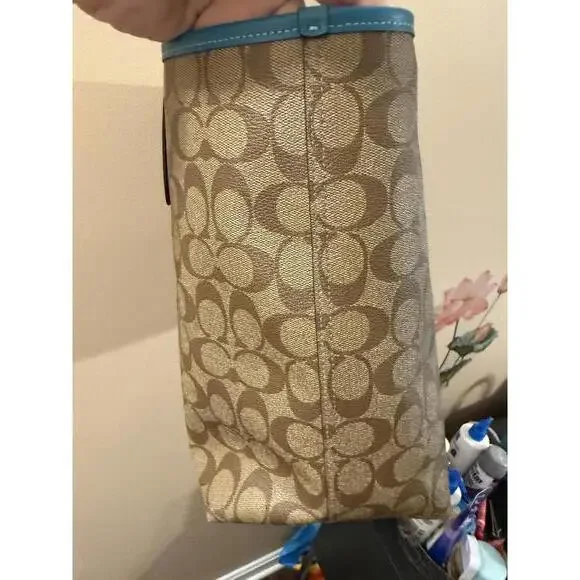 Stylish Coach Signature Tote Bag - 2023 5696 - Picture 8 of 8